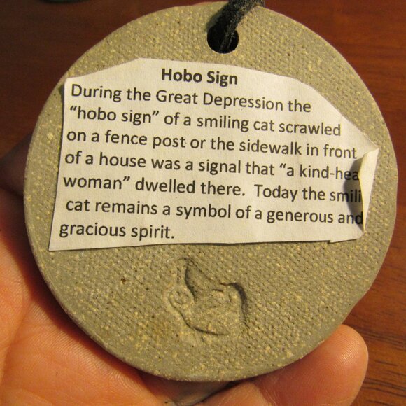 Hobo Cat Ceramic Wall Decor - Picture 3 of 3